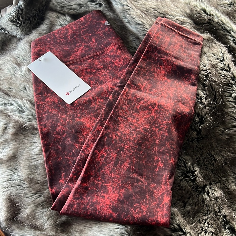 SOLD LULULEMON Wunder Train High-Rise Tight 28" - Sz 12 NWT Red / Black